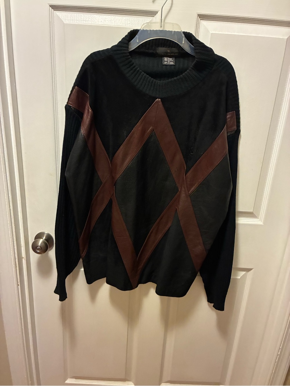 Stacy Adams Men’s Black Sweater w/Brown Panel Accent-leather panels.Iconic logo.